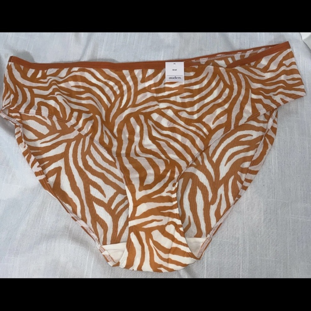 Auden 4X Briefs Zebra Print Orange And White has a
Flaw